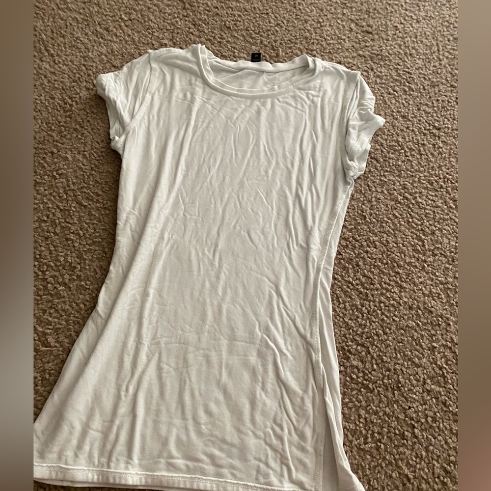 White fitted T-shirt